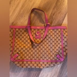 Authentic Vintage Gucci Abbey Shoulder Bag. Pink/Fuschia. Flawless.